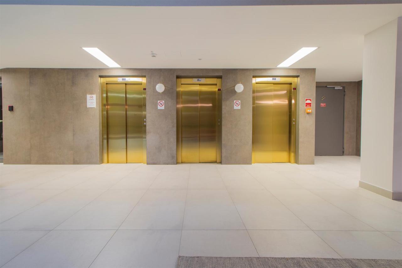 Corvin Modern Two Bedroom Apartment Free Parking Boedapest Buitenkant foto