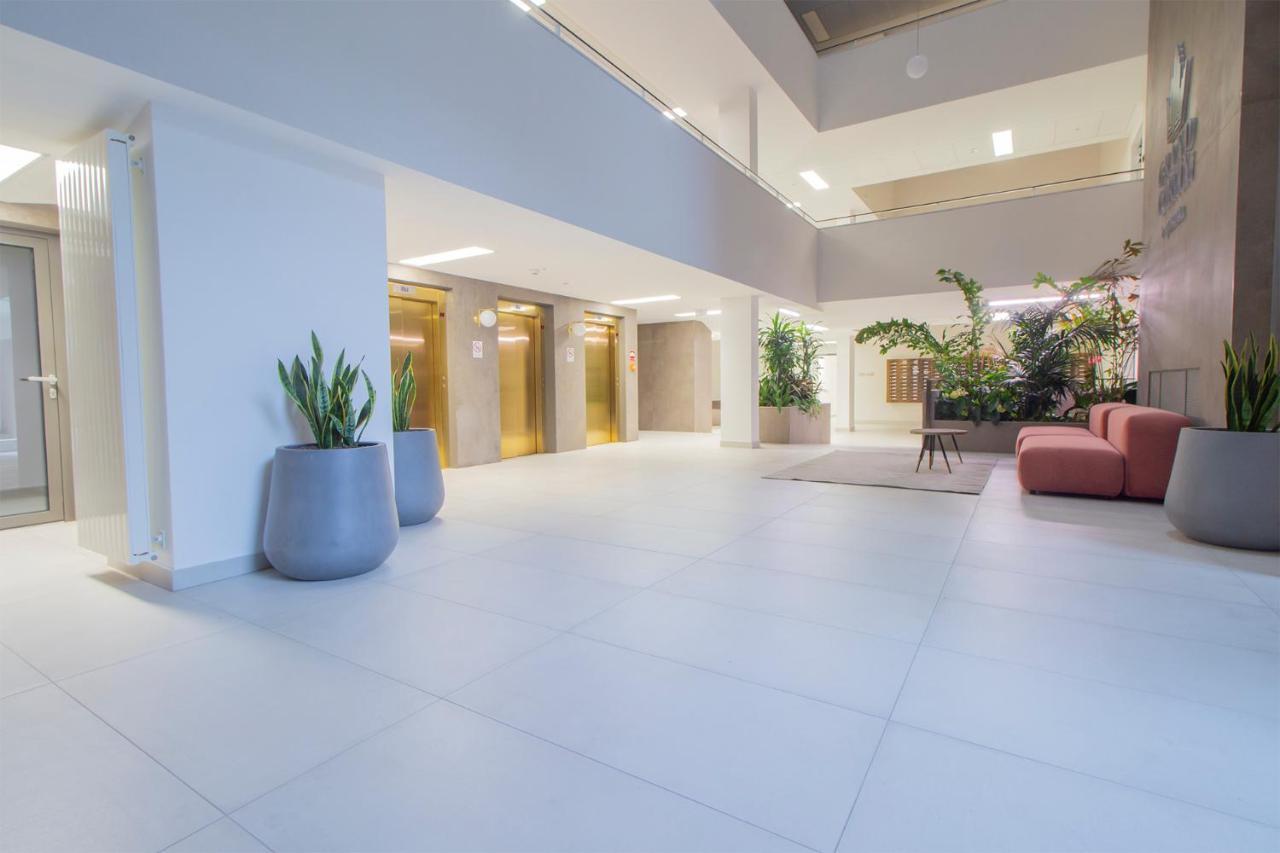 Corvin Modern Two Bedroom Apartment Free Parking Boedapest Buitenkant foto