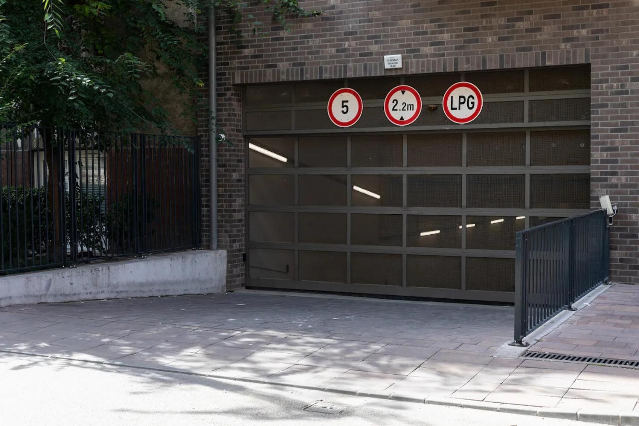 Corvin Modern Two Bedroom Apartment Free Parking Boedapest Buitenkant foto