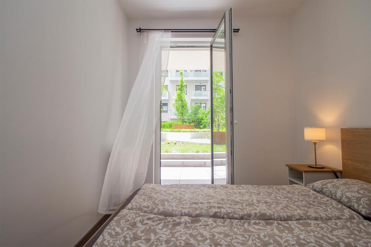 Corvin Modern Two Bedroom Apartment Free Parking Boedapest Buitenkant foto
