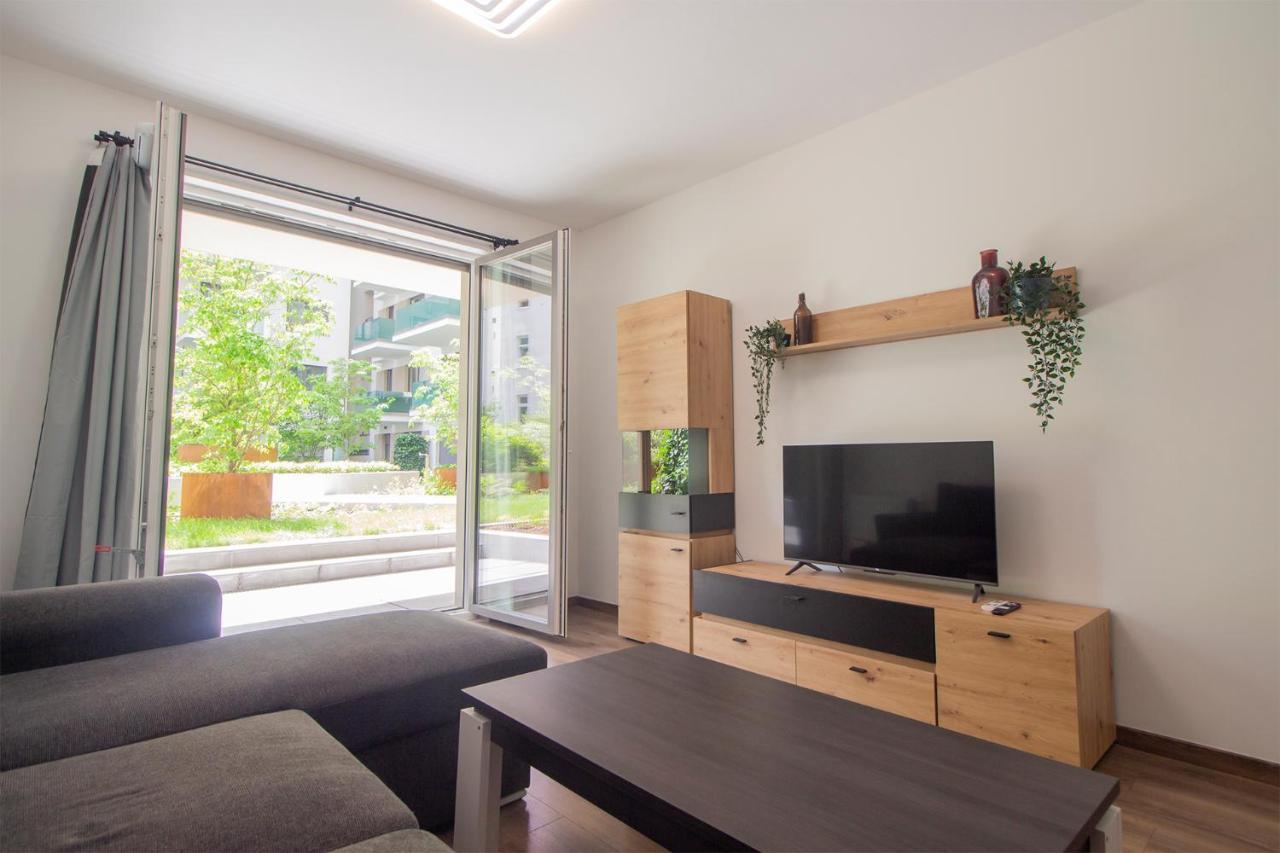 Corvin Modern Two Bedroom Apartment Free Parking Boedapest Buitenkant foto
