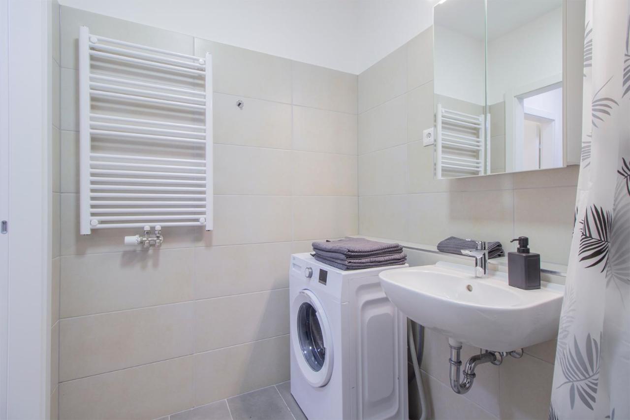 Corvin Modern Two Bedroom Apartment Free Parking Boedapest Buitenkant foto