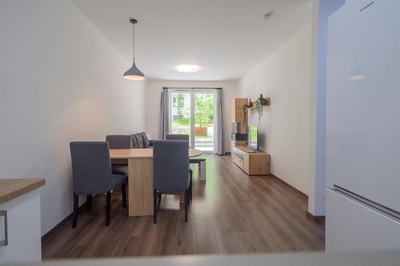 Corvin Modern Two Bedroom Apartment Free Parking Boedapest Buitenkant foto