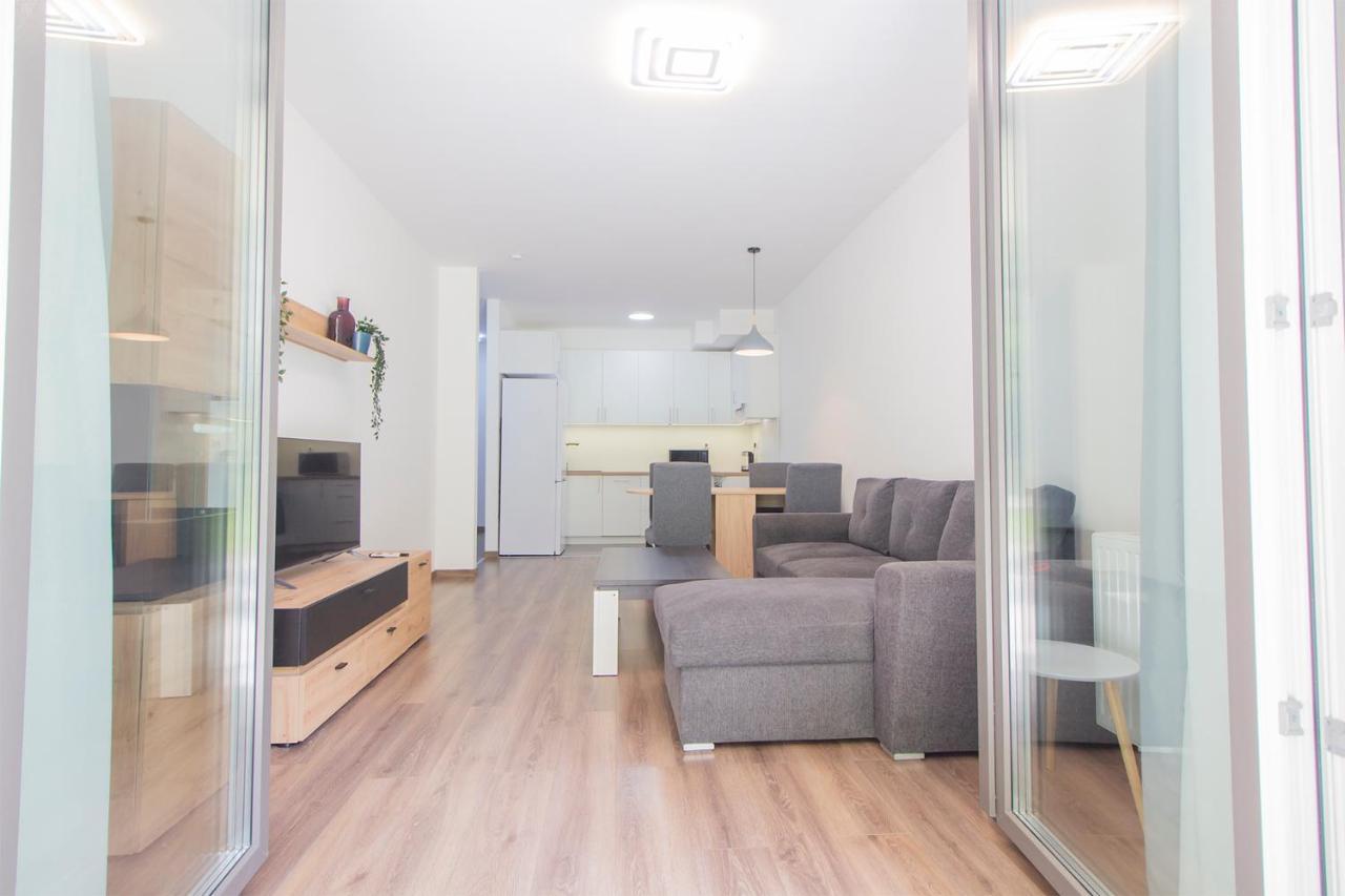 Corvin Modern Two Bedroom Apartment Free Parking Boedapest Buitenkant foto