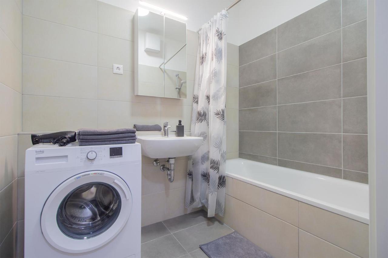 Corvin Modern Two Bedroom Apartment Free Parking Boedapest Buitenkant foto
