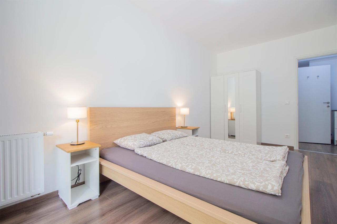 Corvin Modern Two Bedroom Apartment Free Parking Boedapest Buitenkant foto