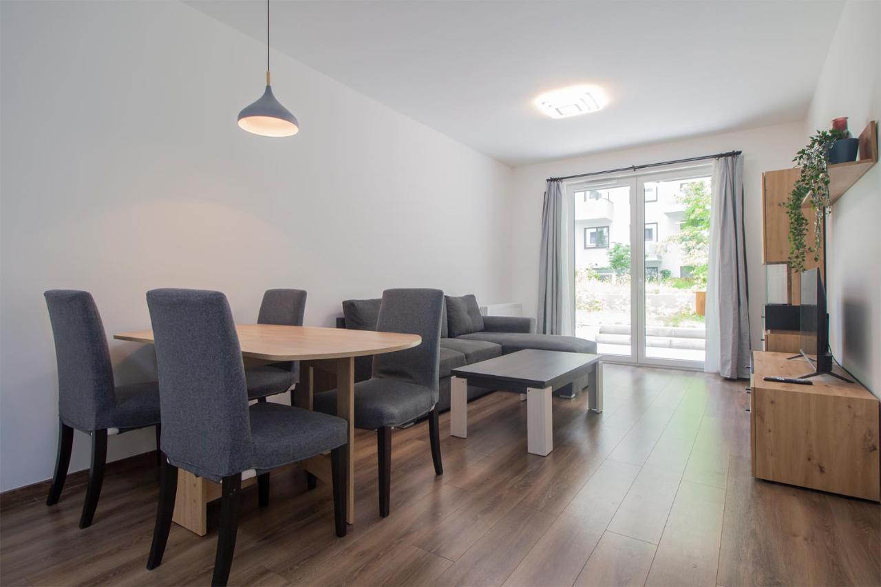 Corvin Modern Two Bedroom Apartment Free Parking Boedapest Buitenkant foto